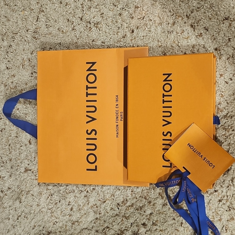 LOUIS VUITTON Epi Portefeuille Sarah Long Wallet (NIB)